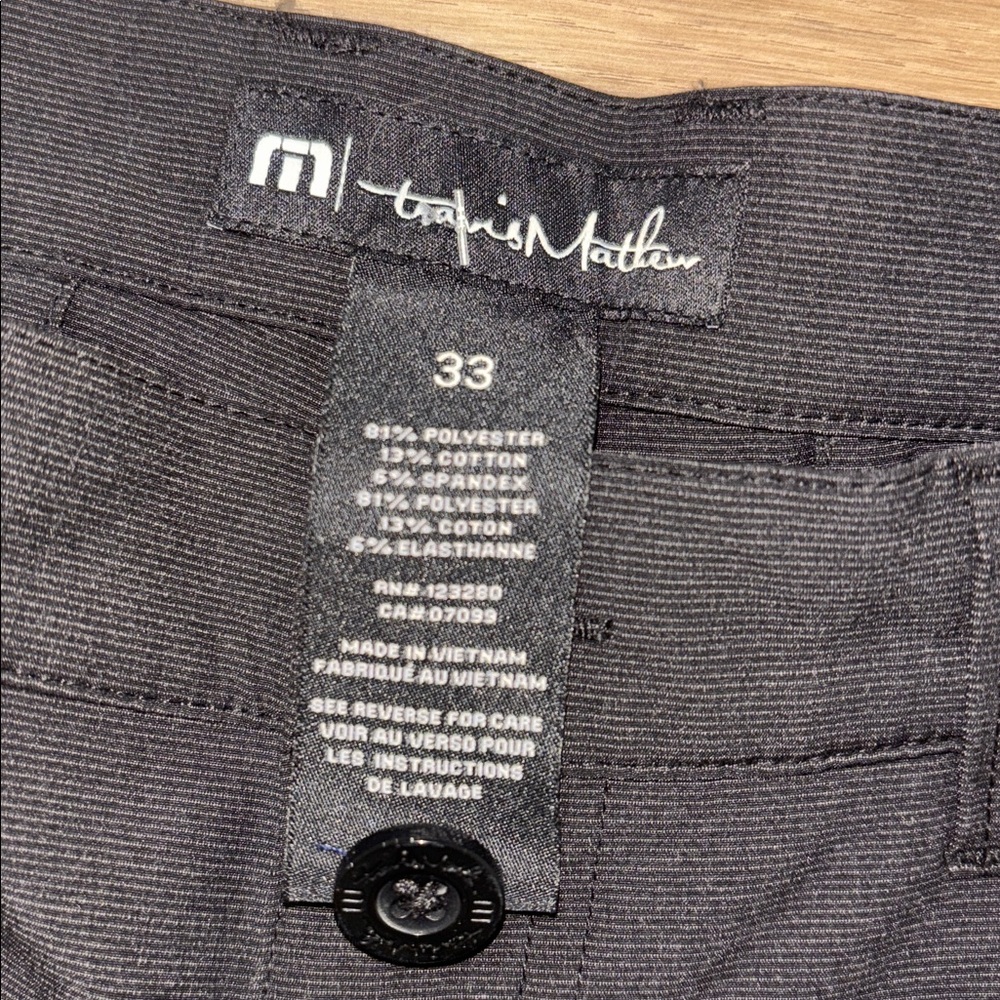 Travis Mathew Black Flat Front Men Shorts SIZE 33 - Picture 4 of 5